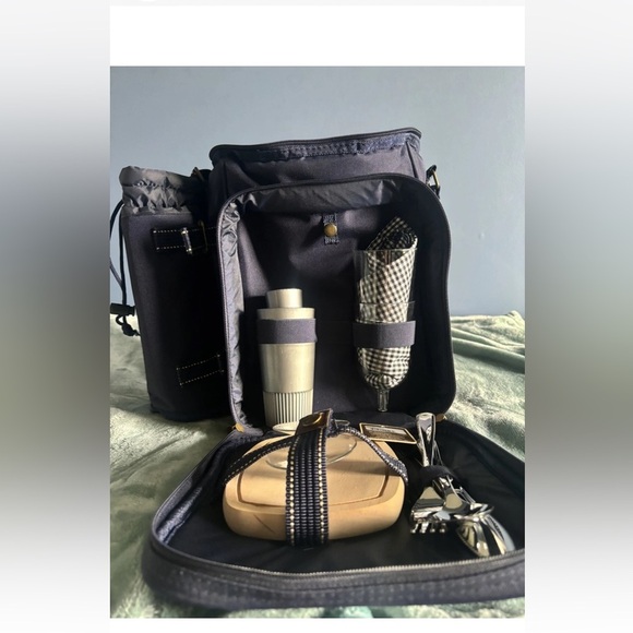 Wine and dessert travel cooler bag with accessories. - Picture 1 of 8